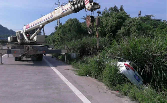 武宁重载吊车救援 武宁重载吊车救援